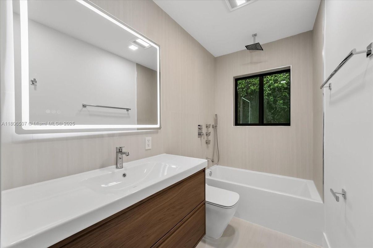 Bathroom, Interior, Recessed Lighting