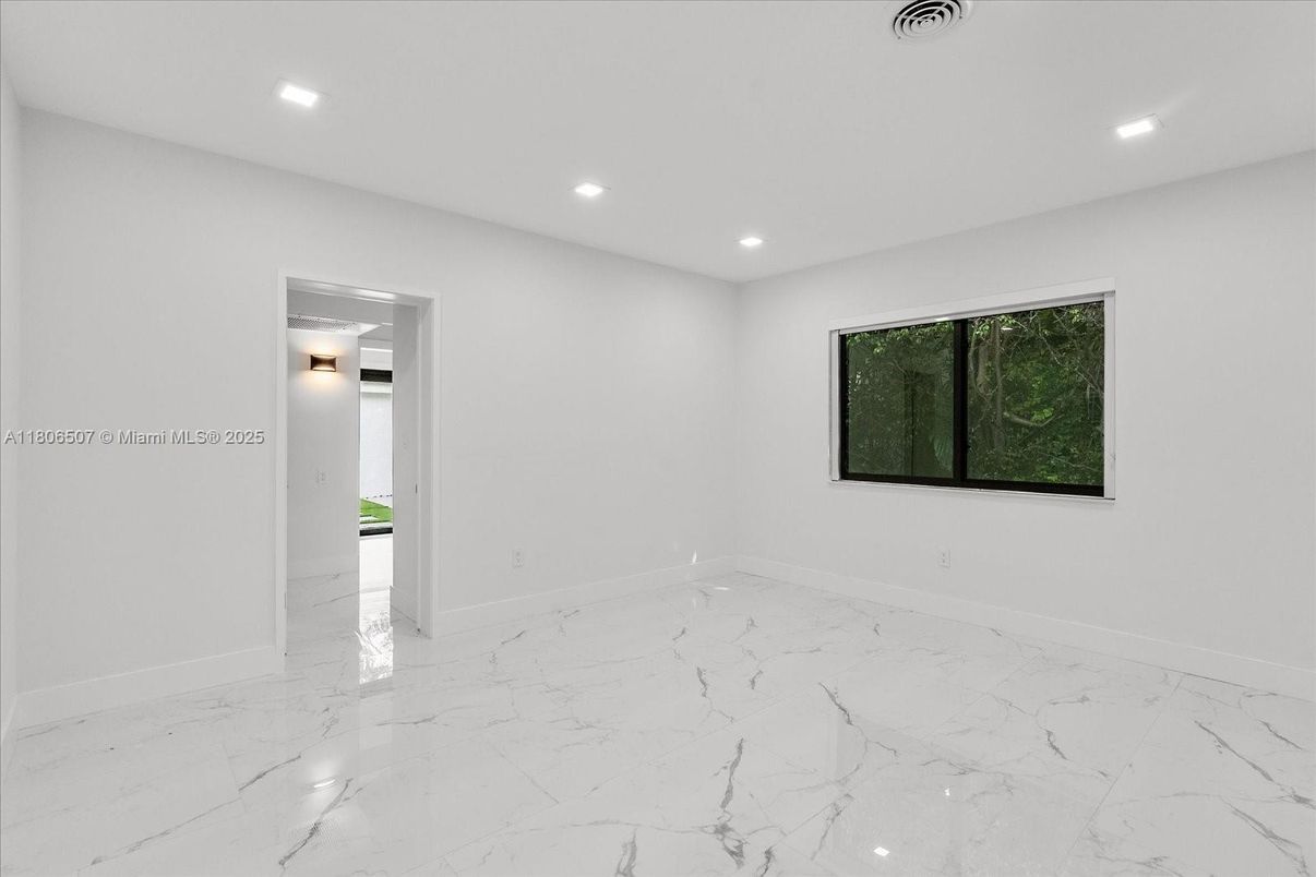 Empty room, Interior, Marble, Recessed Lighting