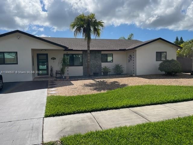 Backyard, Exterior, Facade, Ranch