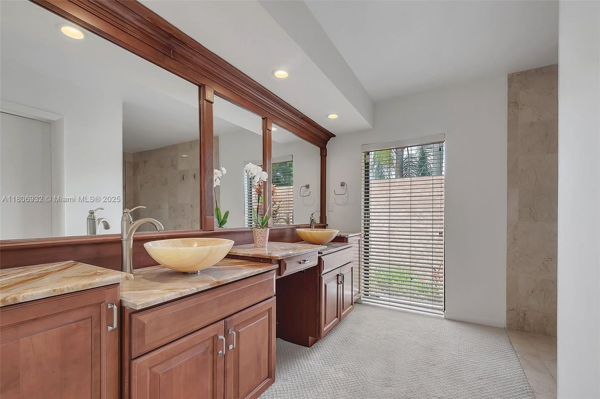 Bathroom, Dual Sink Vanities, Interior, Recessed Lighting