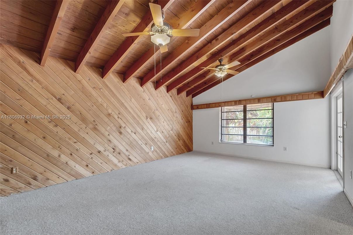 Empty room, Interior, Wooden Beams, Wooden Ceilings, Wooden Walls