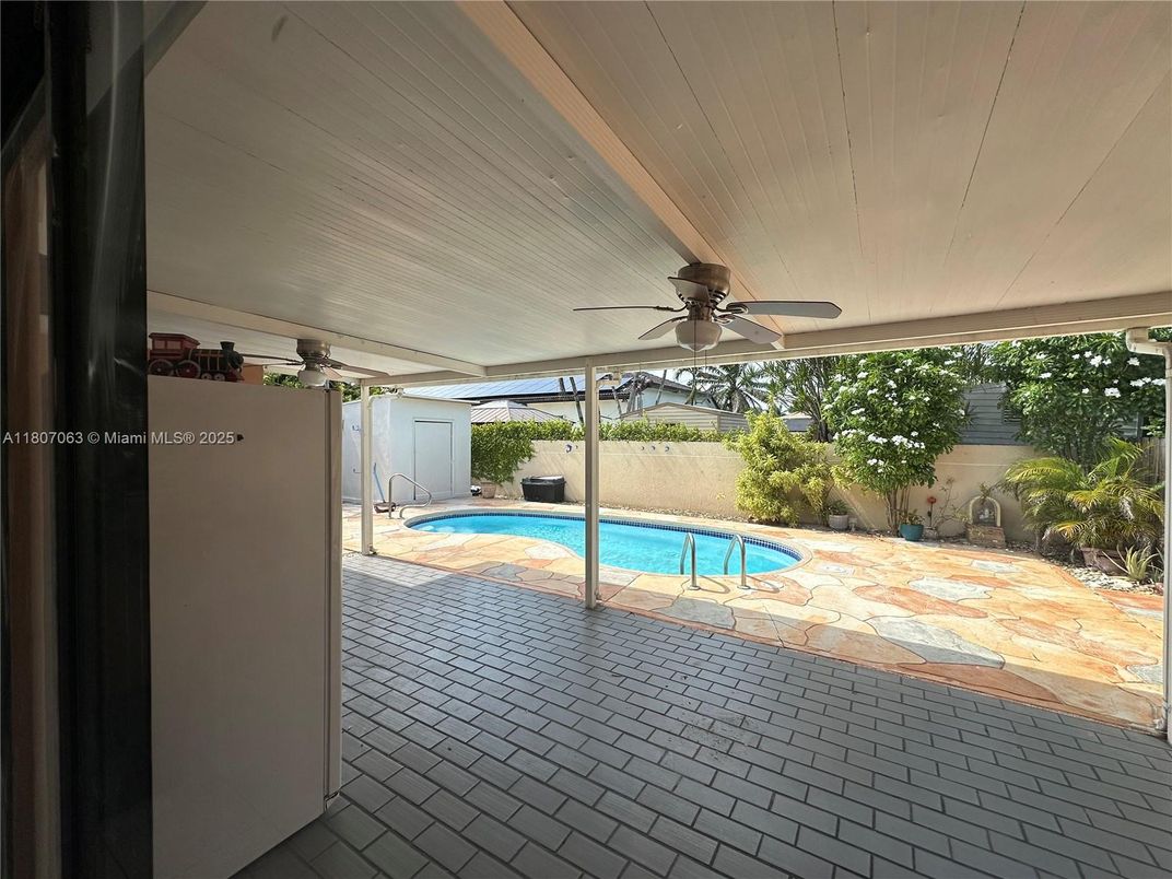Exterior, Pool