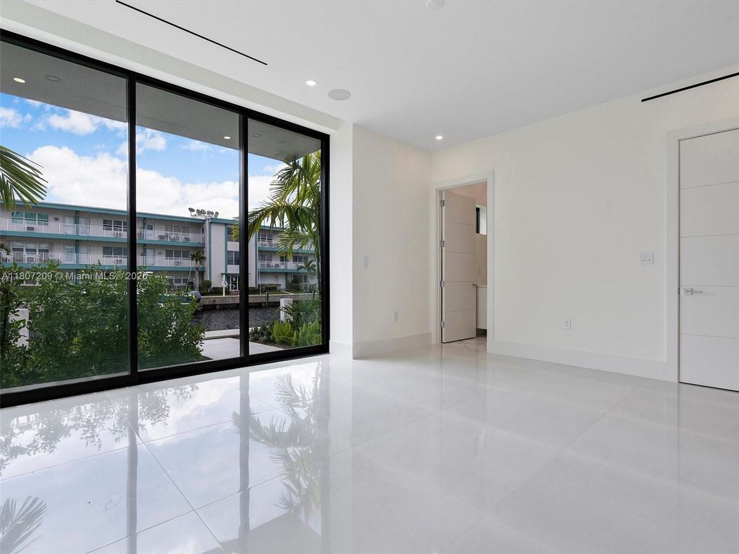 Empty room, Interior, Recessed Lighting, Water