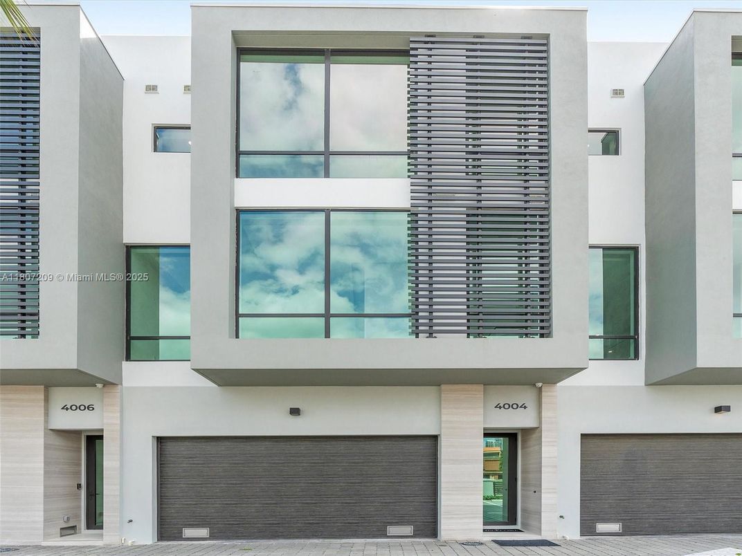 Attached, Exterior, Facade, Modern