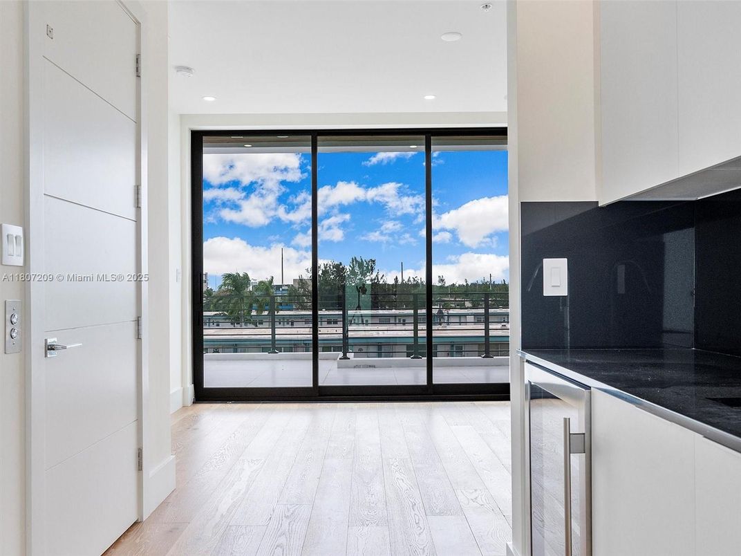 Interior, Kitchen, Recessed Lighting, Water, Wood Texture Flooring