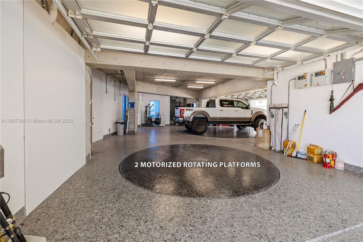 Garage, Interior