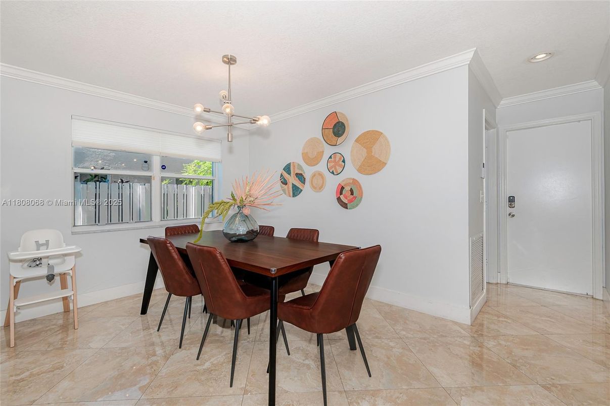 Dining room, Interior, Pendant Lights, Recessed Lighting