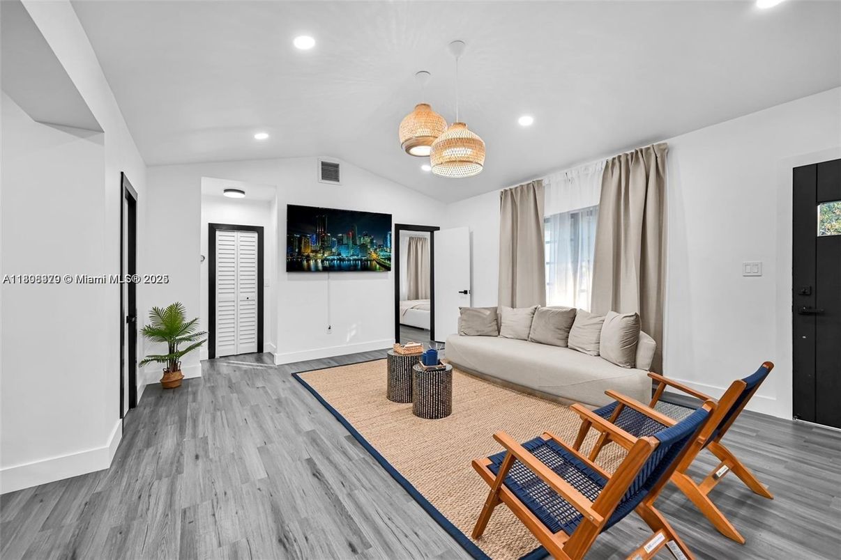 Chandelier, Interior, Living room, Pendant Lights, Recessed Lighting, Wood Texture Flooring