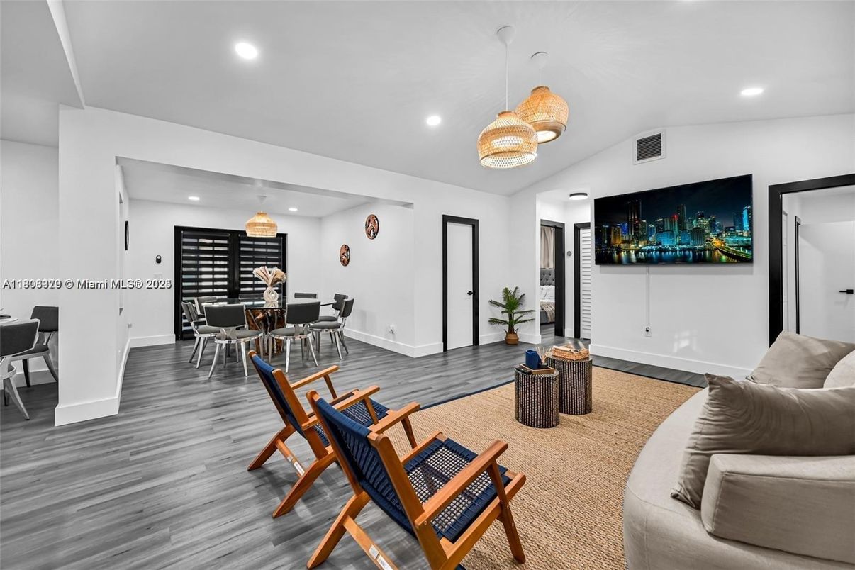 Chandelier, Dining room, Interior, Recessed Lighting, Wood Texture Flooring