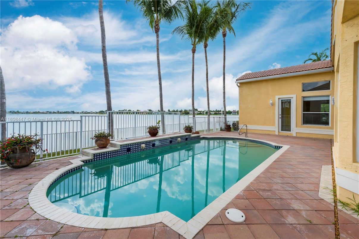 Exterior, Pool, Water