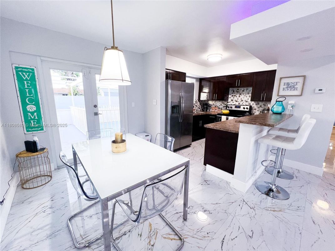 Dining room, Interior, Kitchen, Marble, Pendant Lights, Stainless Steel Appliances