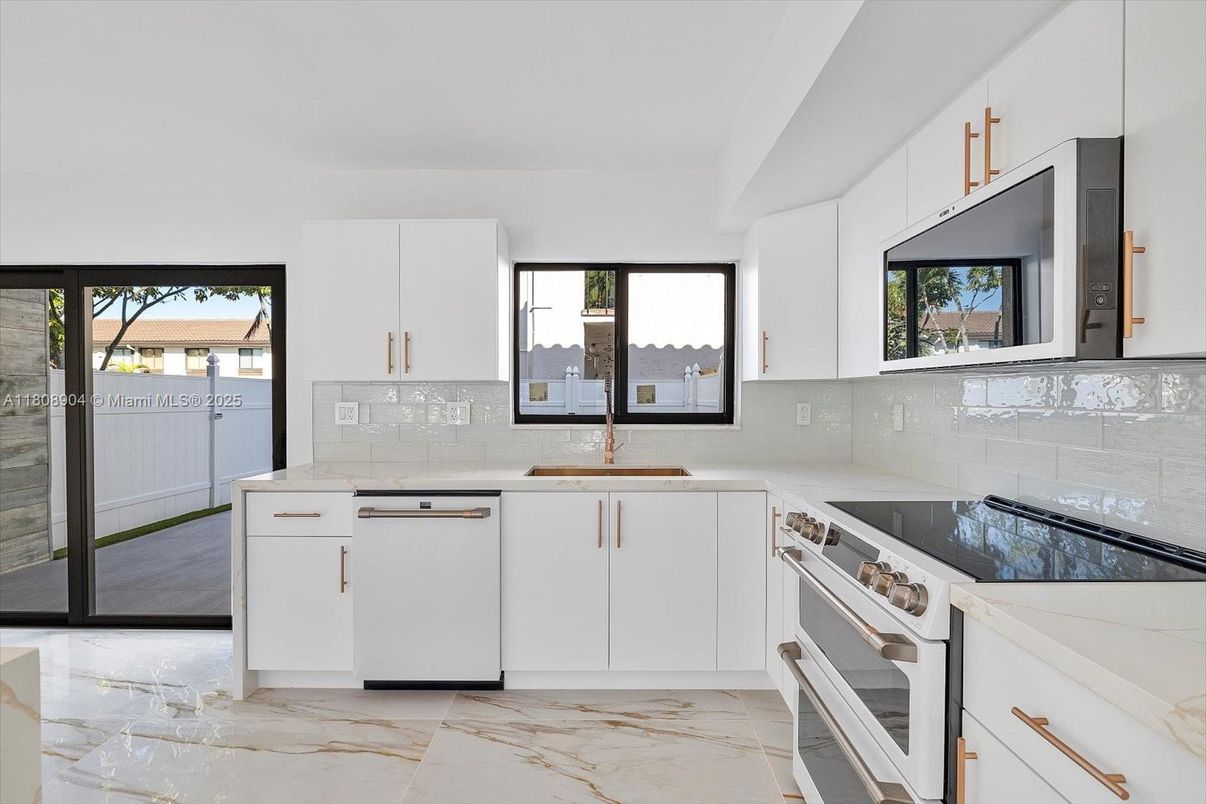 Interior, Kitchen, Marble, Stainless Steel Appliances, Water