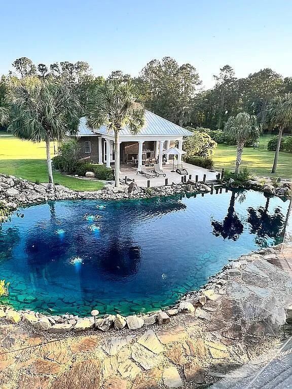 Exterior, Pool