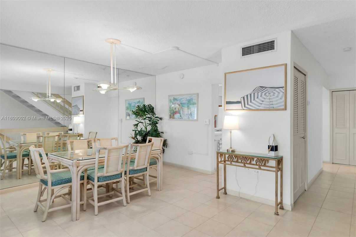 Dining room, Interior