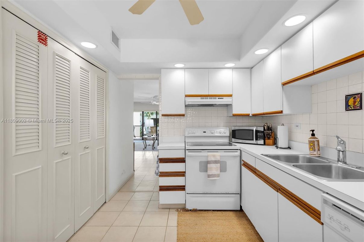 Interior, Kitchen, Recessed Lighting