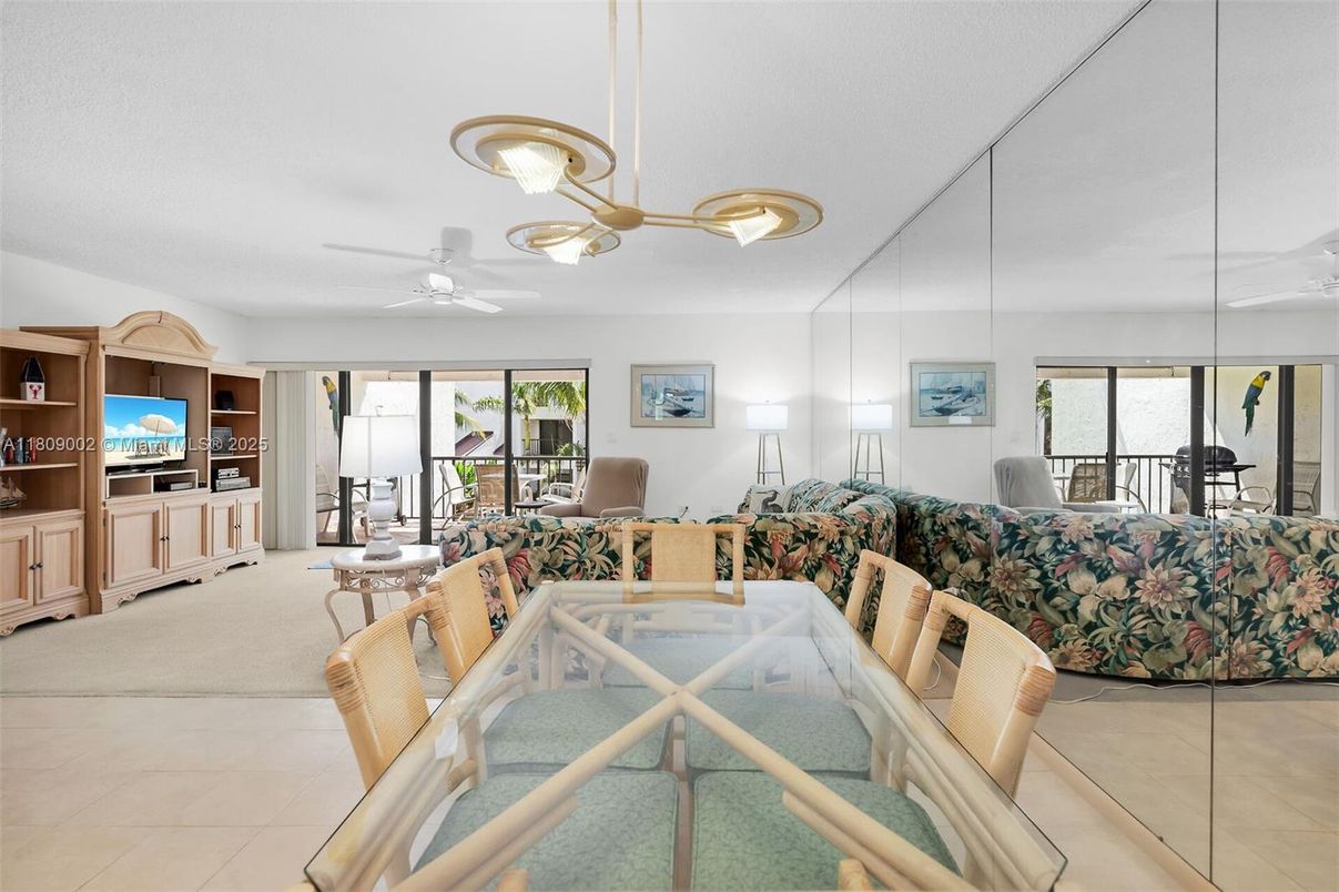 Dining room, Interior, Living room, Pendant Lights