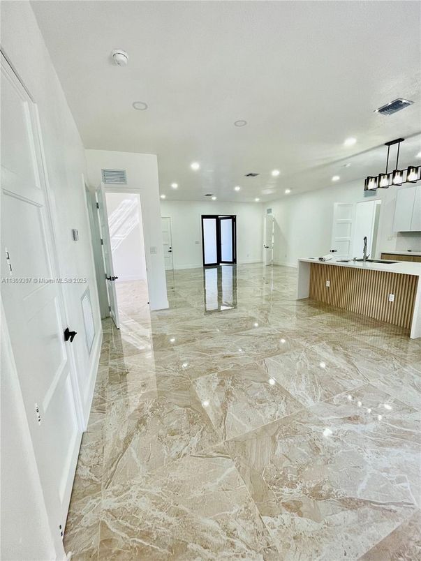 Empty room, Interior, Pendant Lights, Recessed Lighting