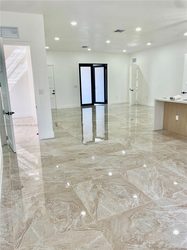 Empty room, Interior, Recessed Lighting