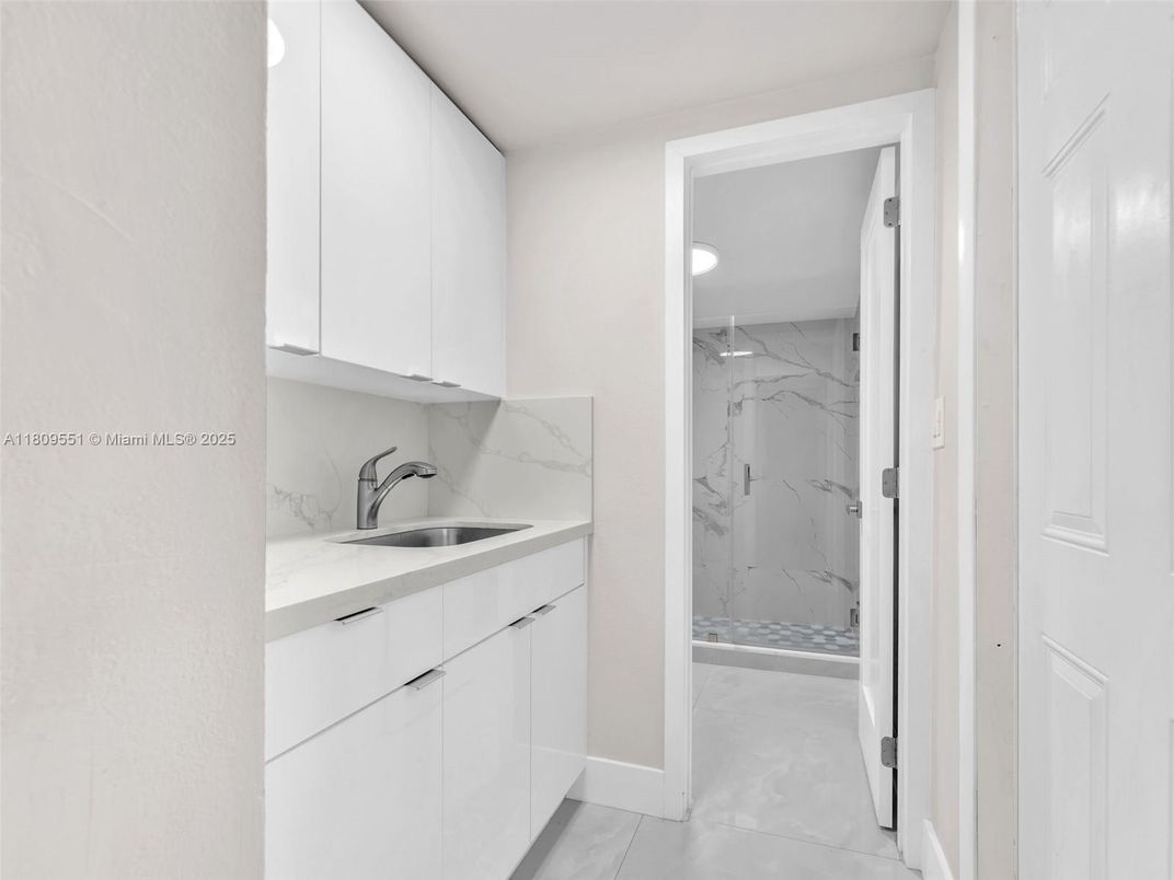 Bathroom, Interior, Marble Walls, Recessed Lighting