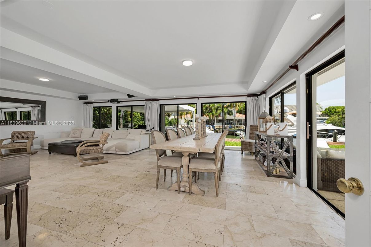 Dining room, Interior, Recessed Lighting