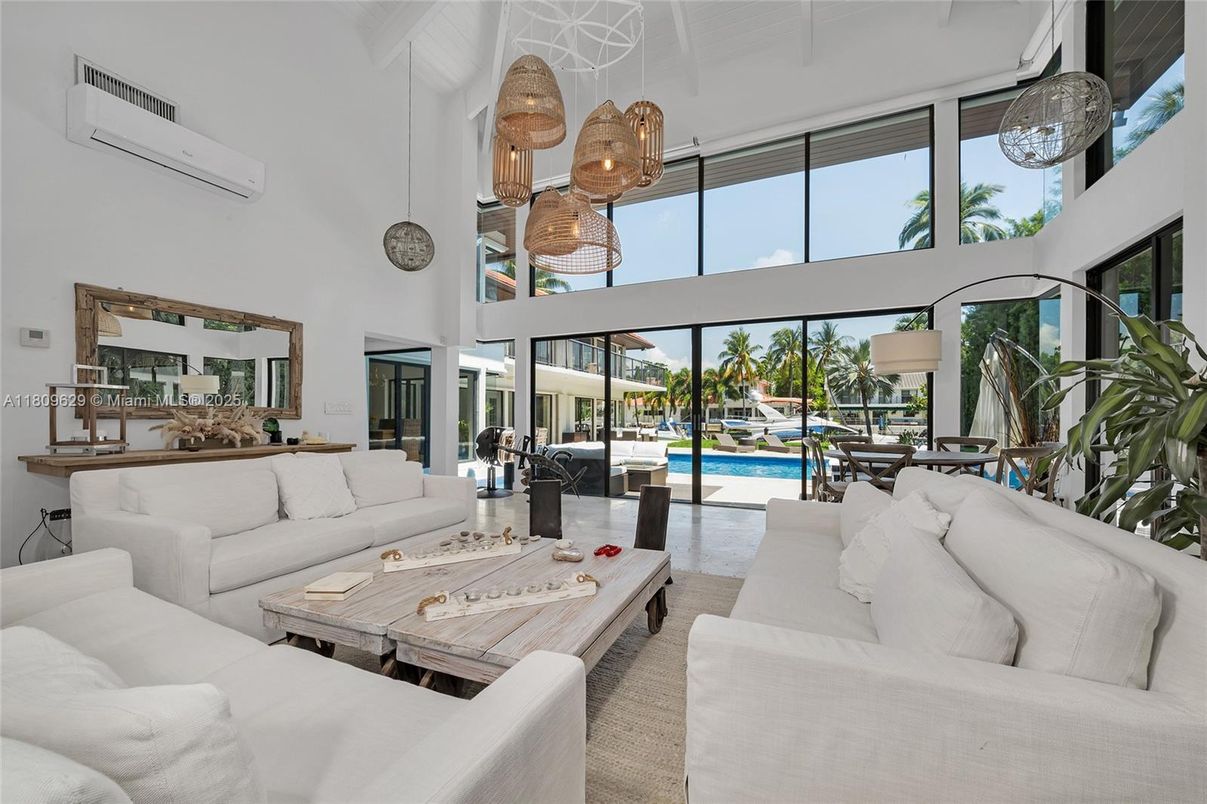 Interior, Living room, Pendant Lights