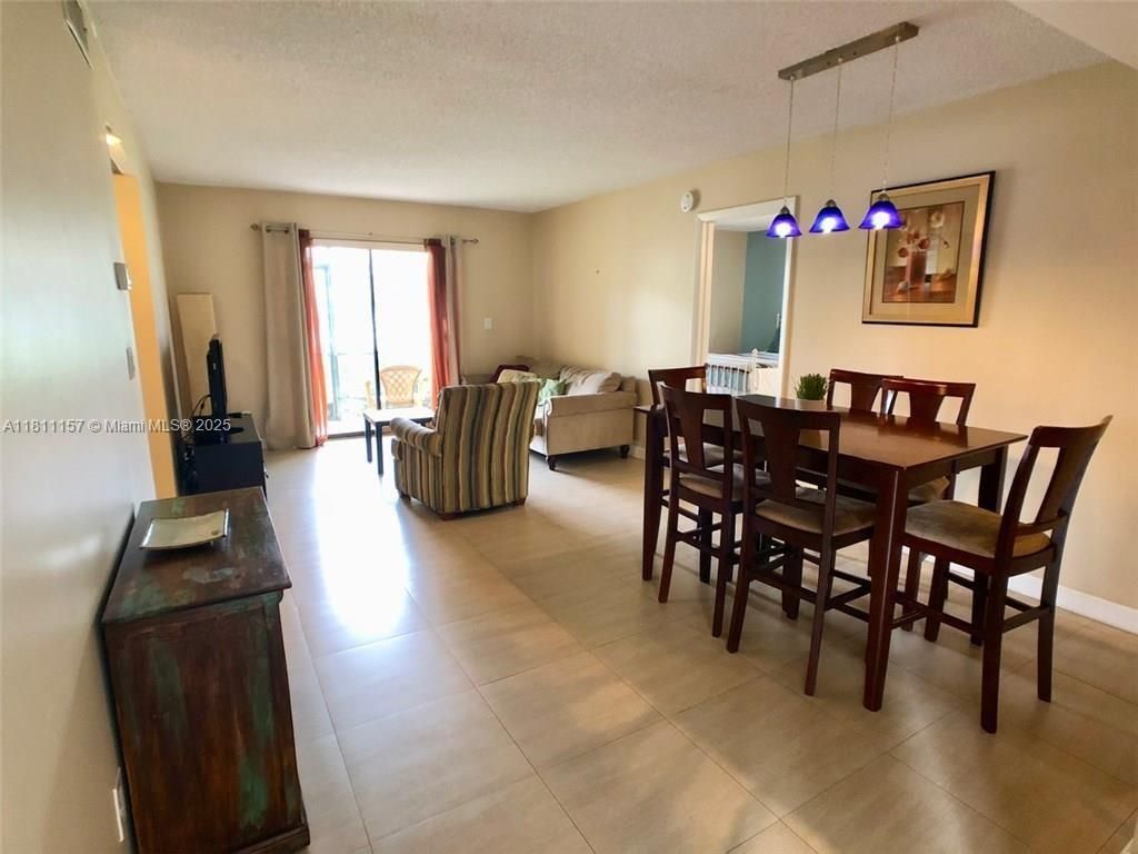 Dining room, Interior, Living room, Pendant Lights