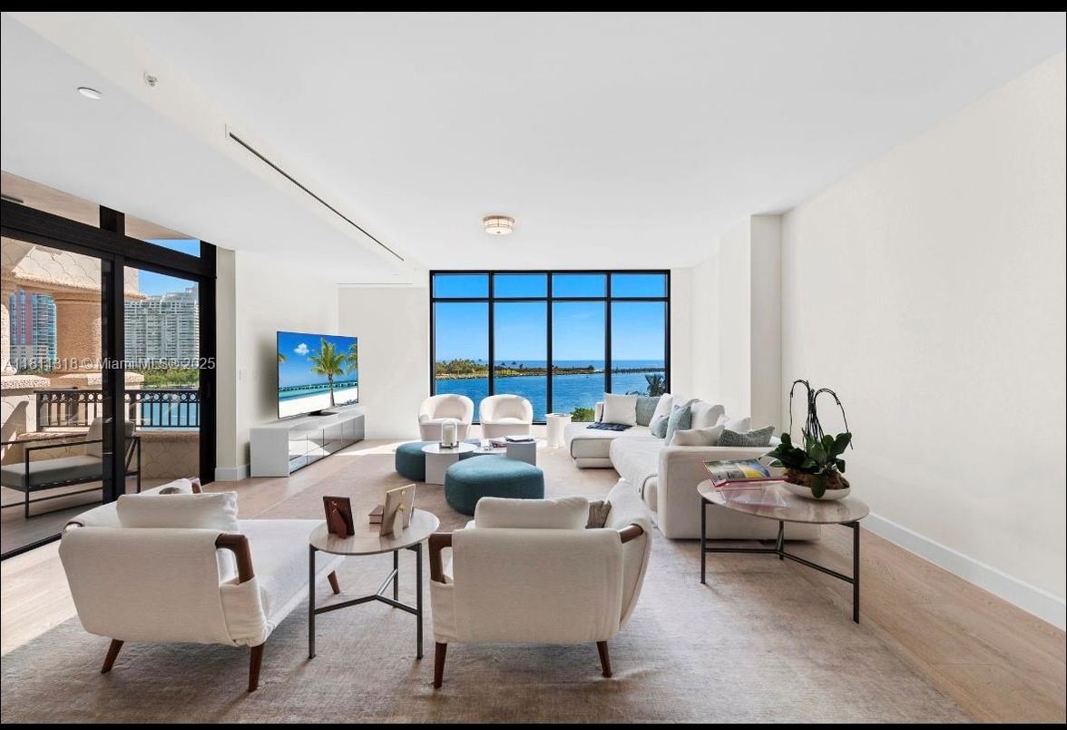 Interior, Living room, Recessed Lighting, Water, Wood Texture Flooring