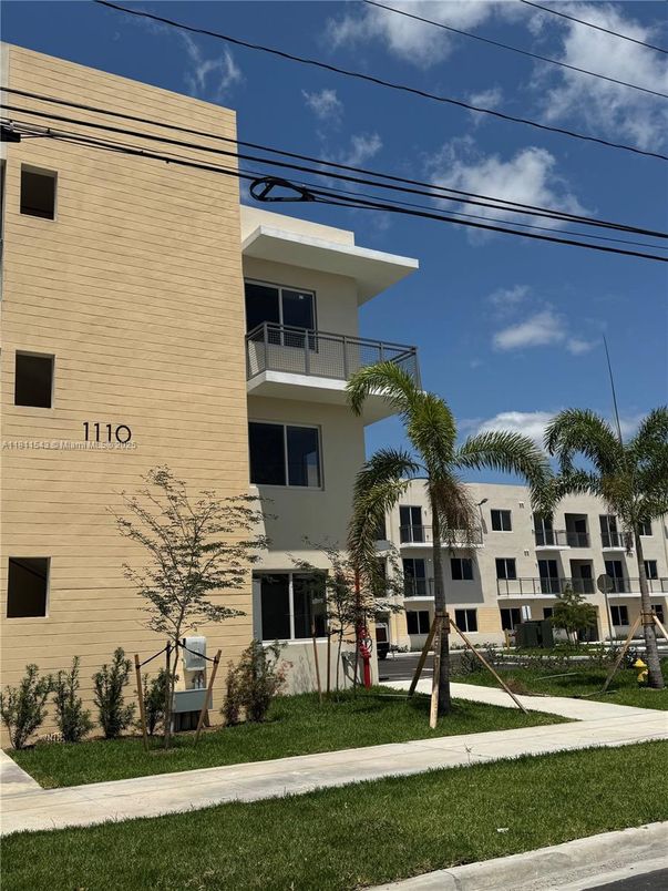 Backyard, Exterior, Facade, Condo Building