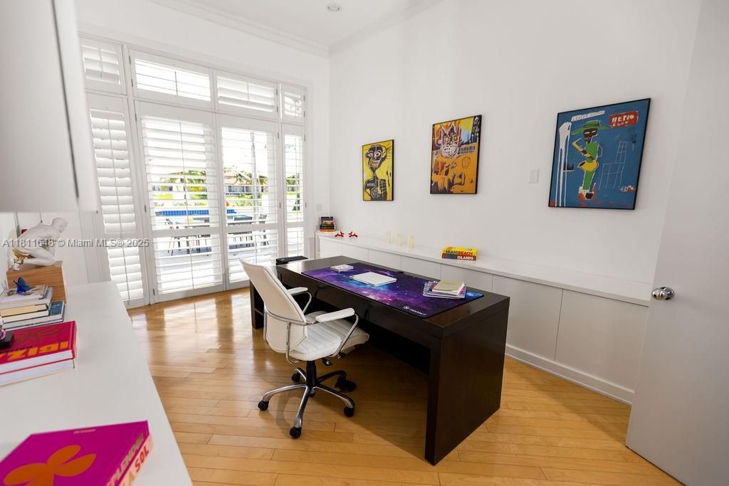 Home Office, Interior, Recessed Lighting, Wood Texture Flooring