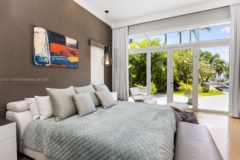 Bedroom, Interior, Pendant Lights, Wood Texture Flooring