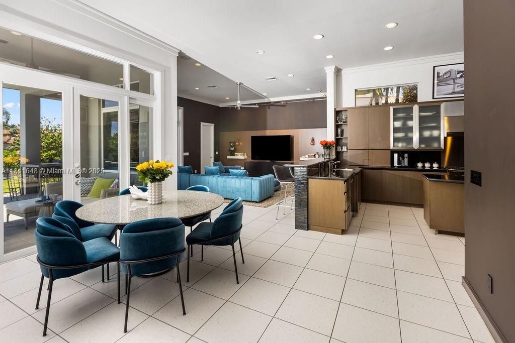 Dining room, Interior, Kitchen, Living room, Recessed Lighting