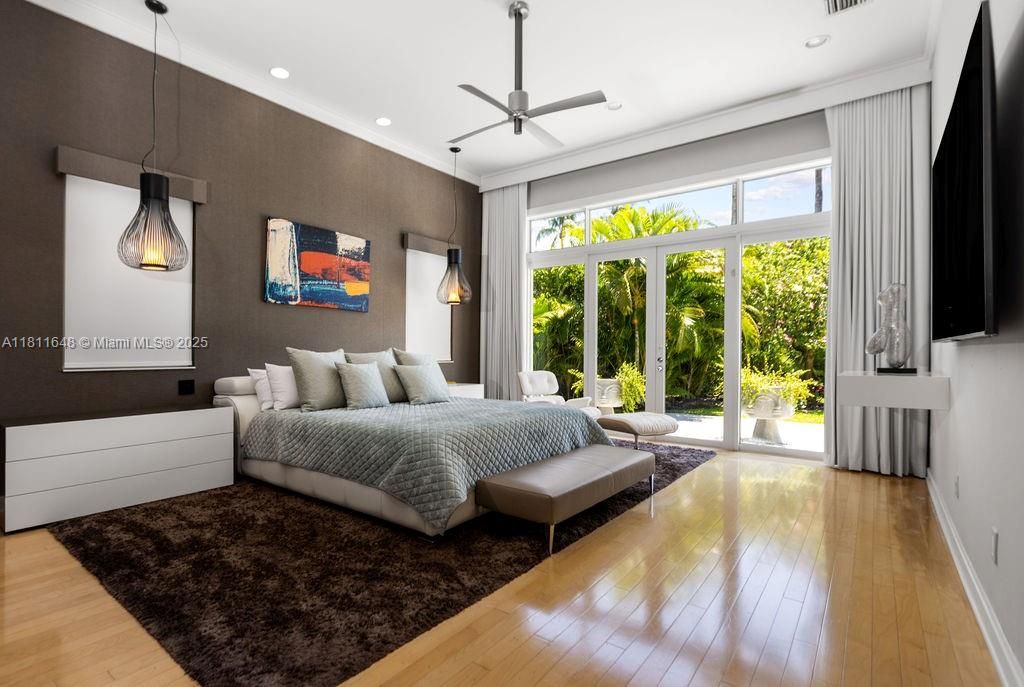 Bedroom, Interior, Pendant Lights, Recessed Lighting, Wood Texture Flooring