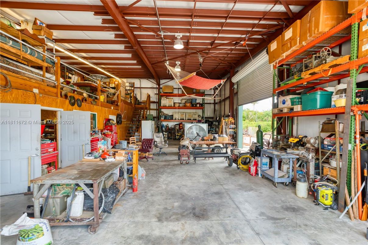 Garage, Interior, Wooden Beams