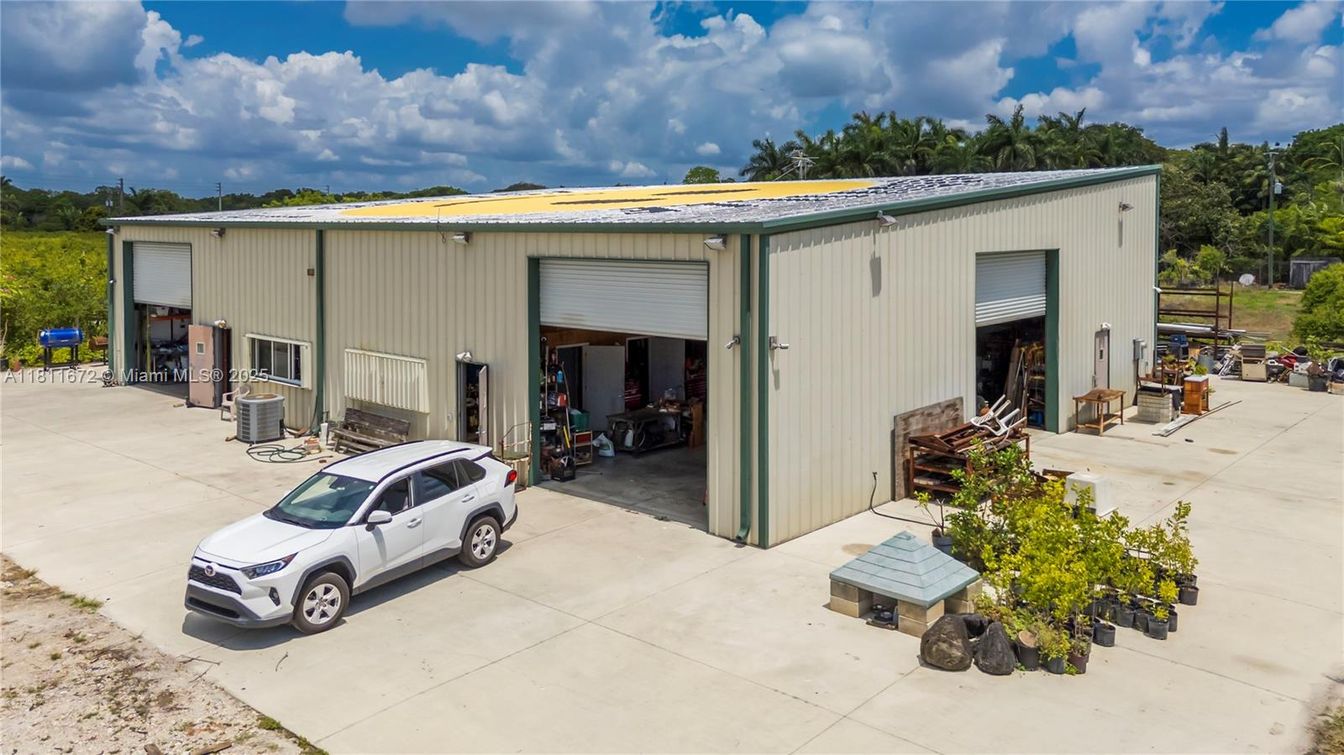 Detached Garage, Exterior