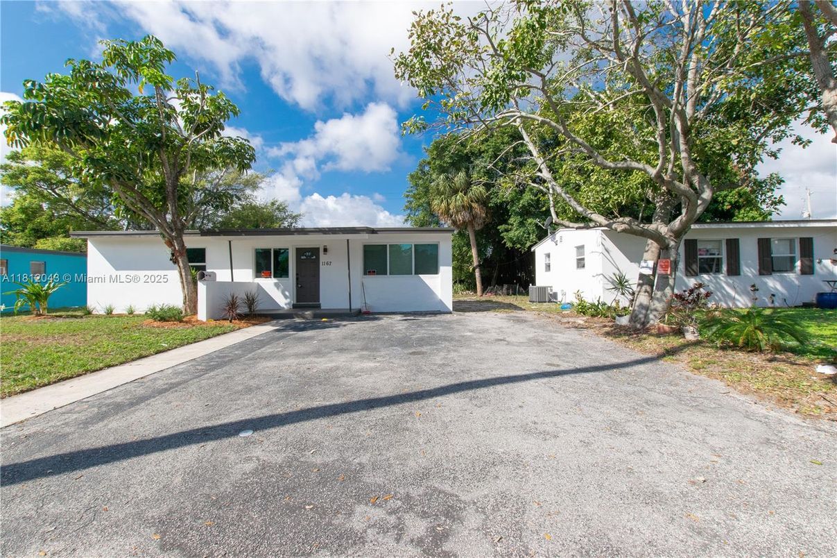 Backyard, Exterior, Facade, Ranch