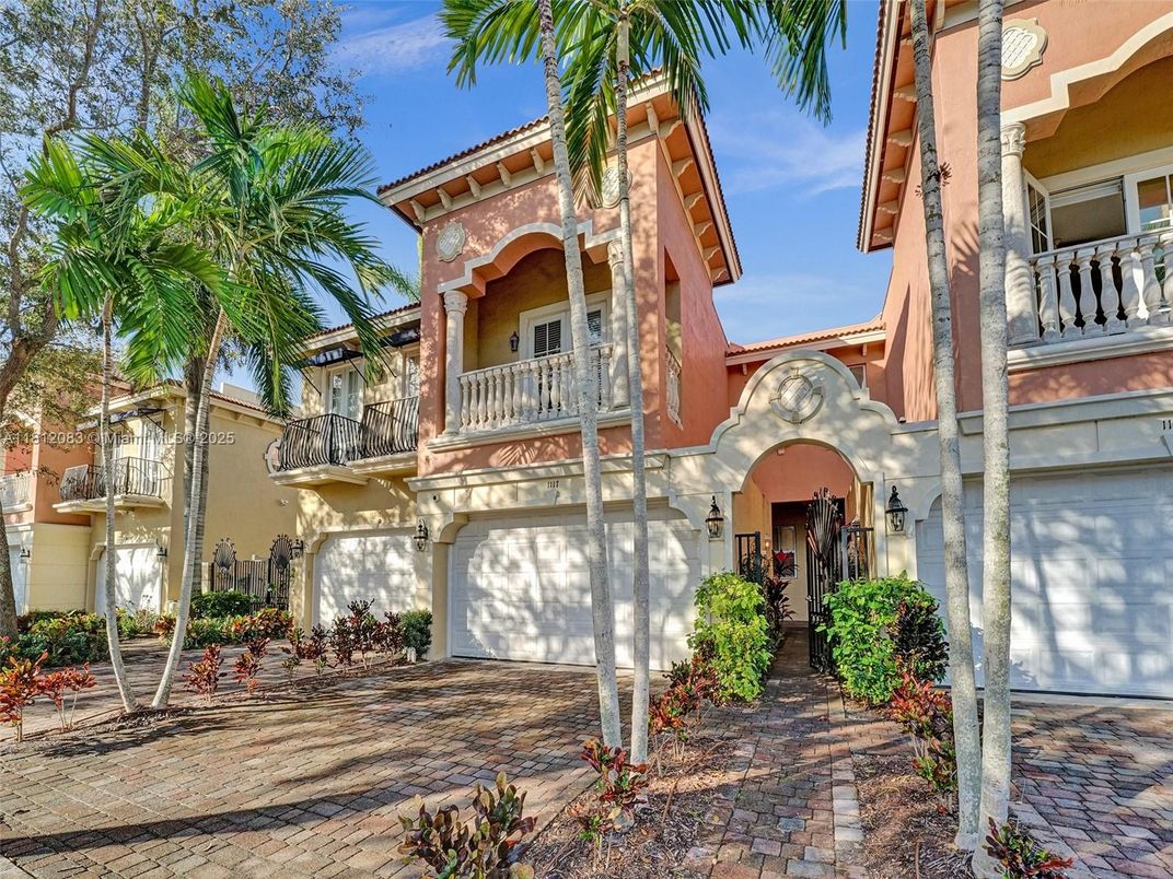 Attached, Exterior, Facade, Mediterranean