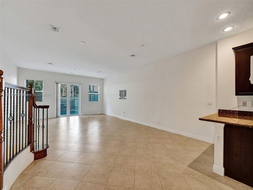 Empty room, Interior, Recessed Lighting