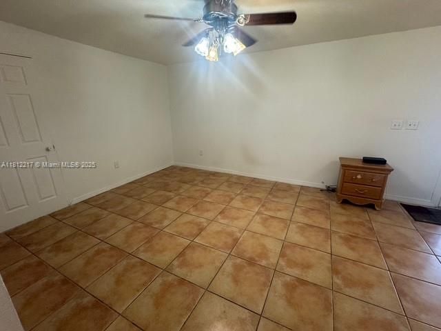 Empty room, Interior