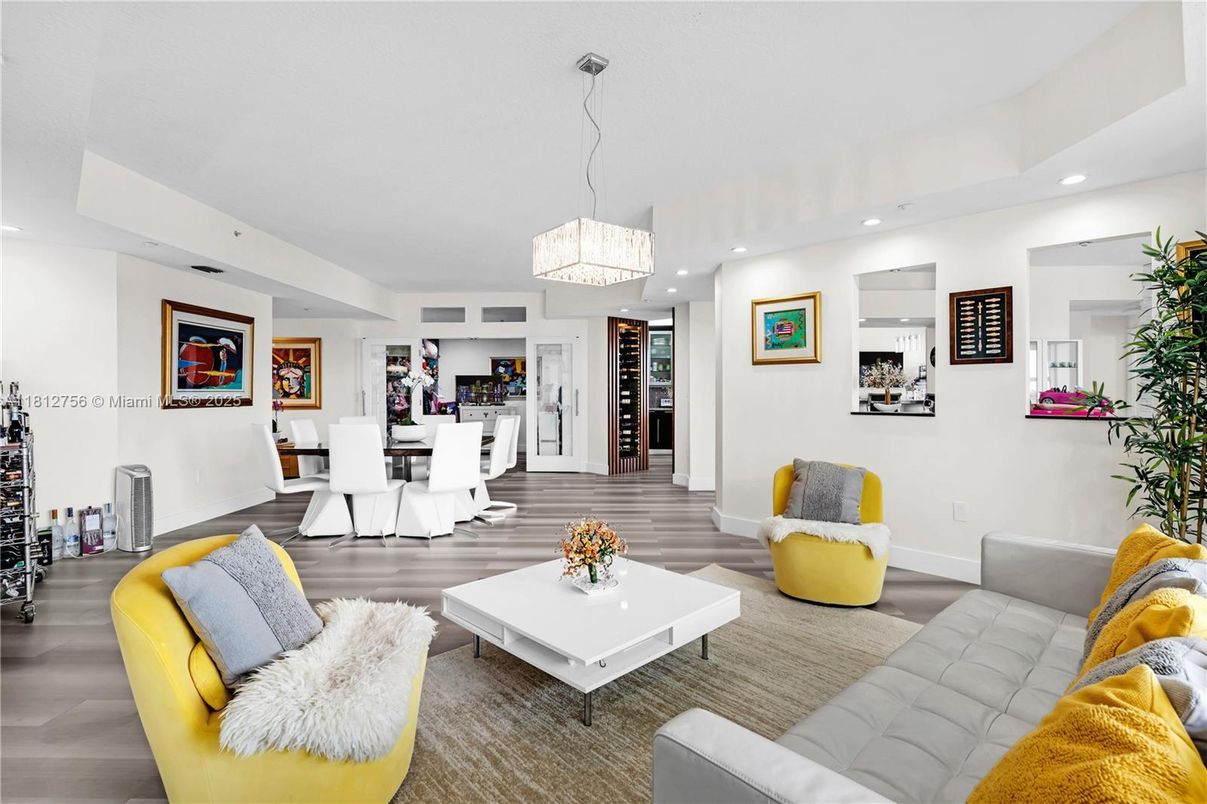 Dining room, Interior, Living room, Pendant Lights, Recessed Lighting, Wood Texture Flooring