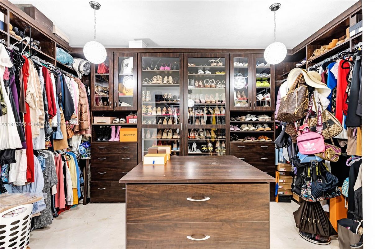 Interior, Pendant Lights, Walk-in Closets