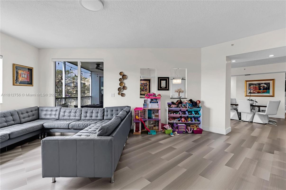 Dining room, Interior, Living room, Pendant Lights, Recessed Lighting, Wood Texture Flooring