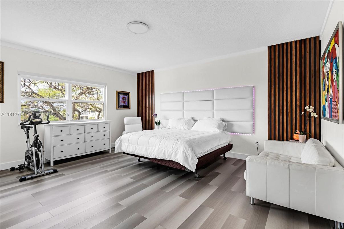 Bedroom, Fitness Equipment, Interior, Wood Texture Flooring