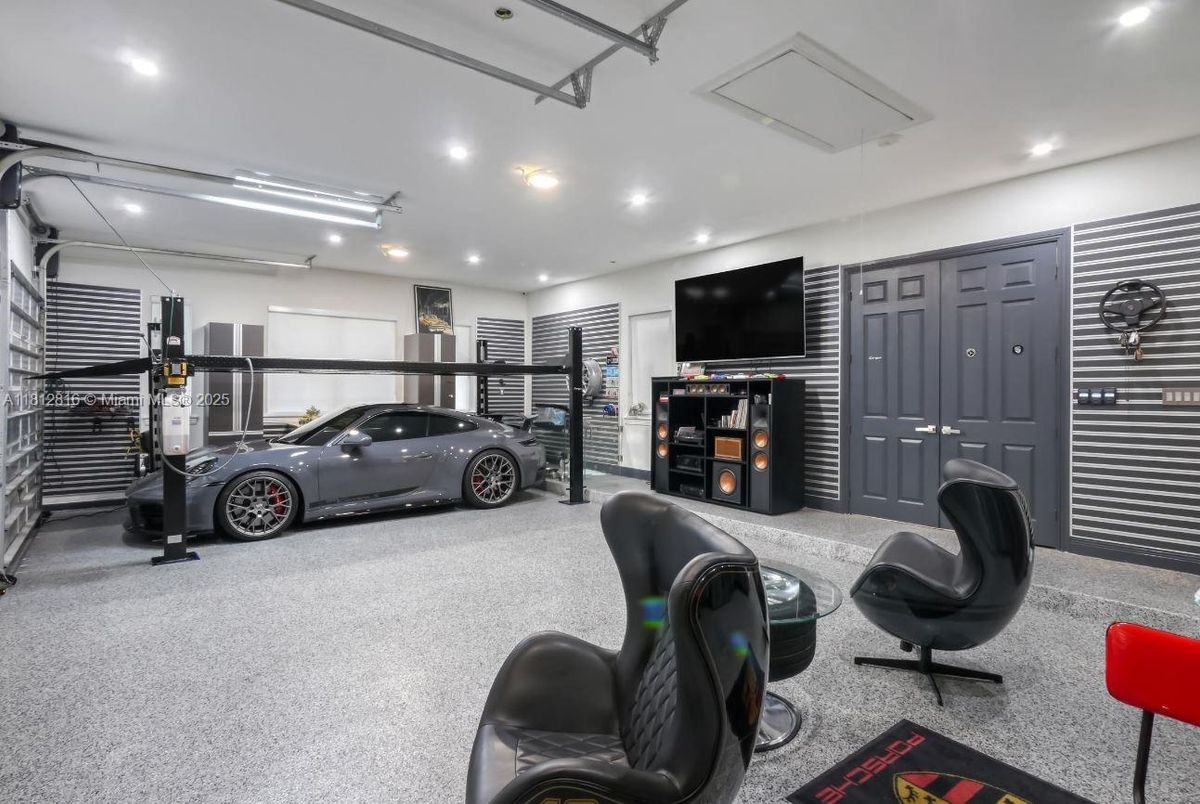 Fitness Equipment, Garage, Interior, Recessed Lighting