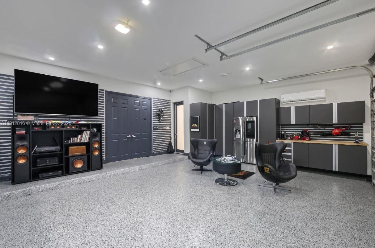 Fitness Equipment, Interior, Recessed Lighting