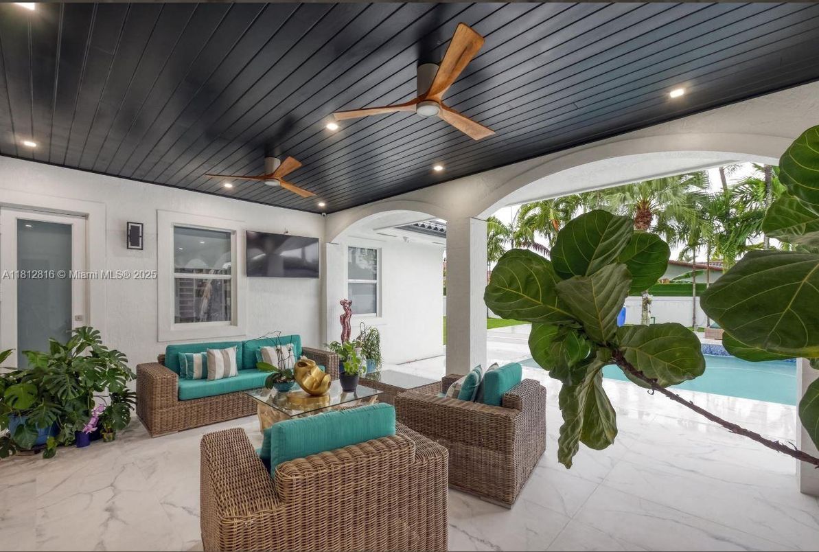 Exterior, Marble, Recessed Lighting