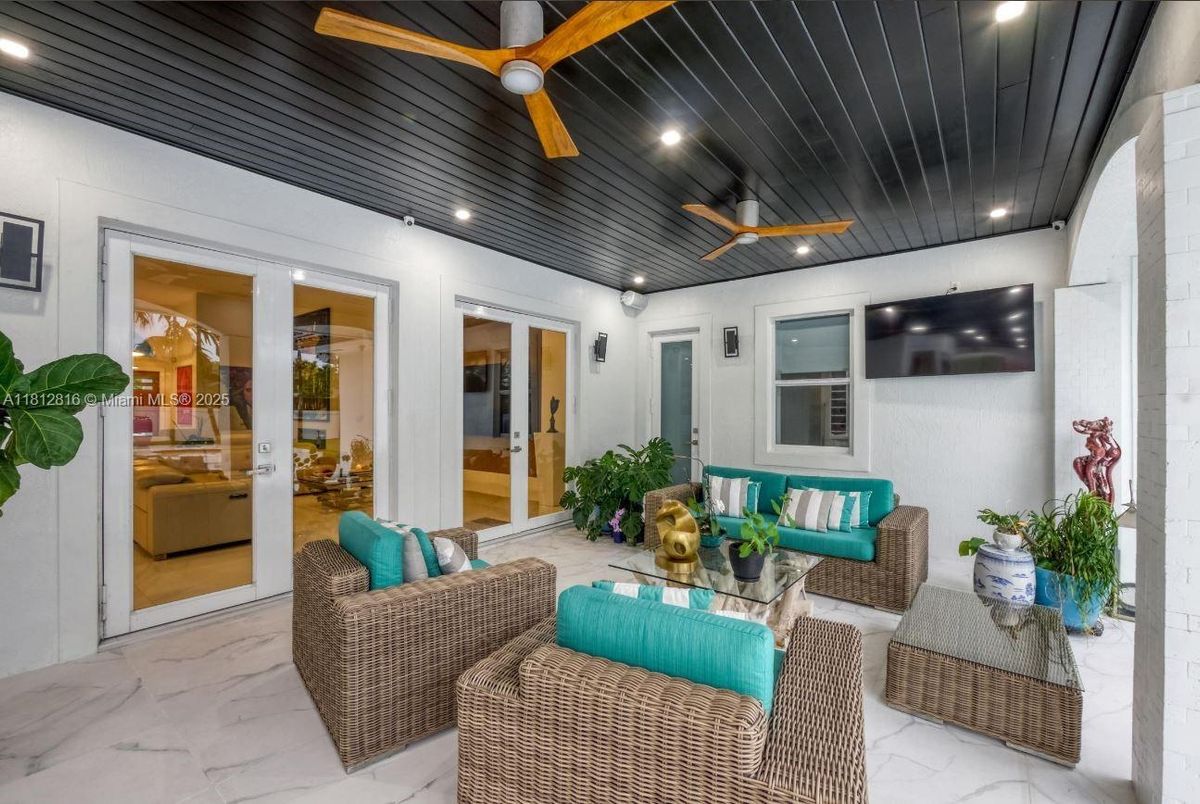 Exterior, Marble, Recessed Lighting