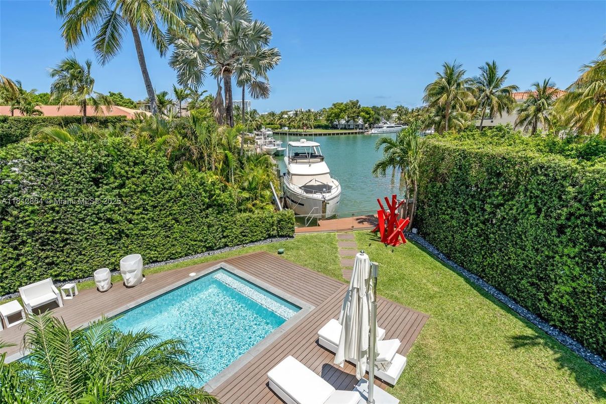 Exterior, Pool, Water