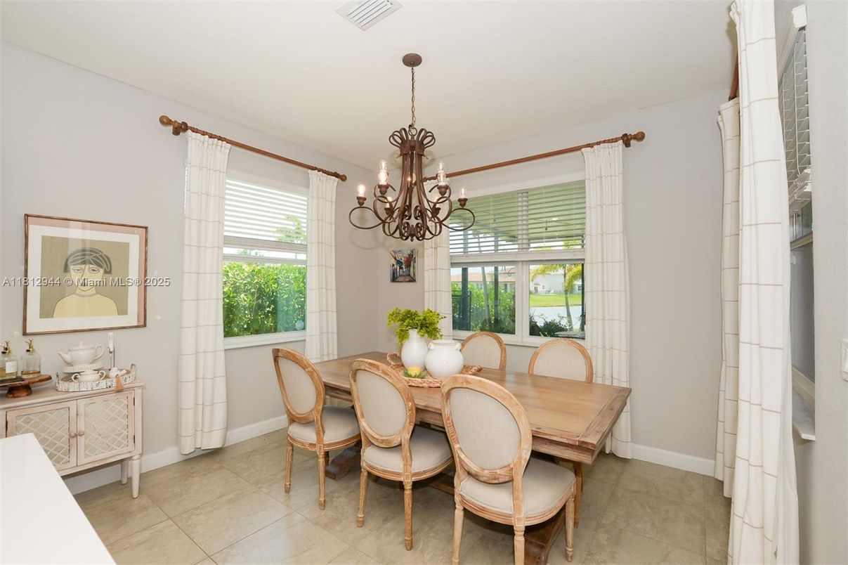 Chandelier, Dining room, Interior