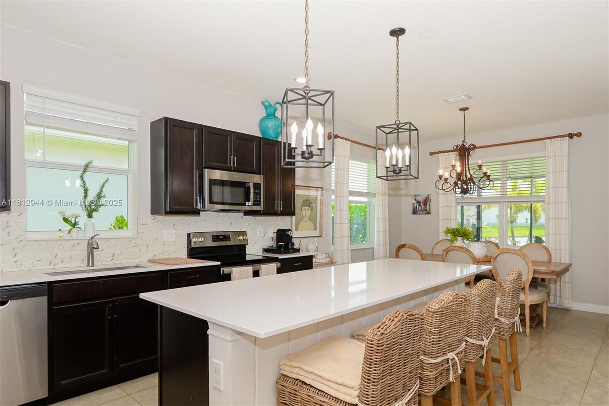 Chandelier, Dining room, Interior, Kitchen, Pendant Lights, Stainless Steel Appliances