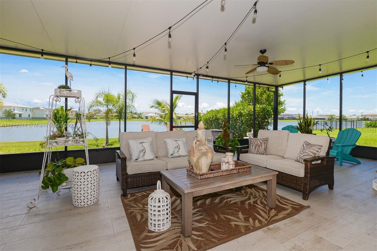 Interior, Living room, Sun Room, Water